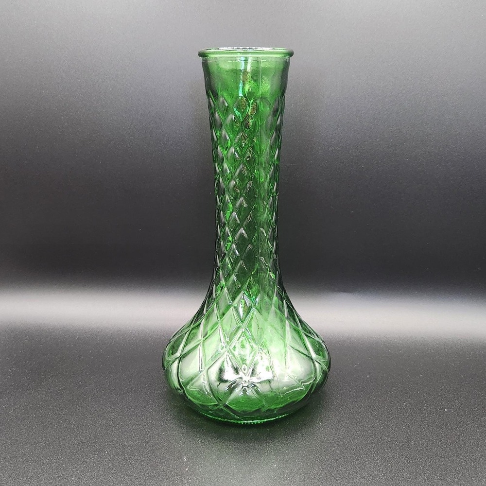 Vintage Emerald Green 4095 unmarked Hoosier Glass Bud Vase - Picture 3 of 6